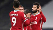 Ливърпул разнебити Тотнъм и отново е в битката за титлата