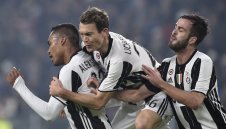 Алекс Сандро се превръща в най-скъпия защитник в историята 