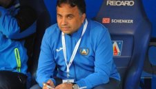 Жадното работил като сервитьор в ЮАР + ВИДЕО