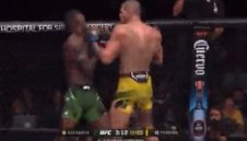 Страховит нокаут! Алекс Перейра отново смля Израел Адесаня + ВИДЕО