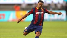 Роналдиньо каза къде Меси трябва да спре с футбола