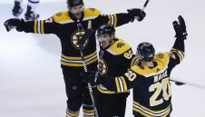 Бостън спря Торонто с 4 шайби в последната третина