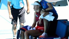 Крейчикова и болките елиминираха Азаренка