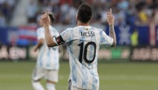 Великан! Лео Меси набута пет гола на Естония