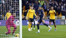 Почетино притеснен за Нкунку