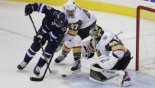 Уинипег няма спиране - удари и Вегас