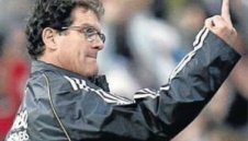Дон Фабио показва среден пръст на фенове