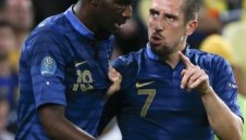 Блан пуска трима дефанзивни халфа в събота