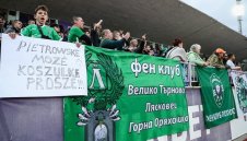 Грозно! Фенове на Лудогорец  спретнаха меле помежду си