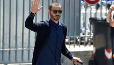 Бонучи извежда Милан с лентата