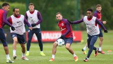 Шампионът Дринкуотър глътна вода за Евро 2016