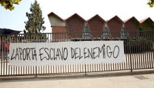 Фенове на Барселона към Жоан Лапорта: Юда, ти измами Меси! + СНИМКИ