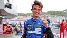 Млада звезда във Формула 1 подписа нов договор