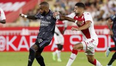 Лаказет избухна с два гола, но „хлапетата“ загубиха от Рен