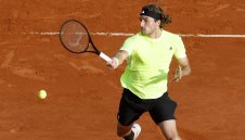 Циципас започна с победа защитата на титлата в Монте Карло