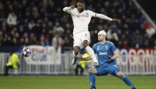 Реал Мадрид излиза с оферта за Де Лихт