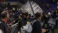 Размирици след Уест Хям и Олимпик Лион