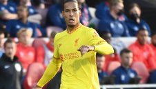 Ван Дайк избра измежду Роналдо и Меси