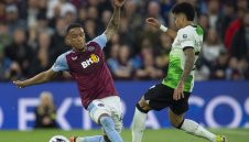 Падна един от най-нелепите автоголове в Англия, но и това не помогна на Ливърпул