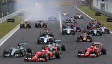 В Мерцедес притеснени за стартовете