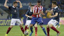 Парагвай спря Франция в Ница