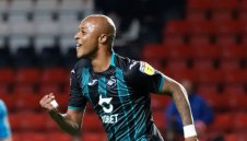 Лебедите долетяха до върха в Чемпиъншип