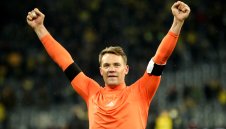 Радост в Байерн - оперираният Нойер се завръща