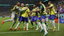 Южна Корея трепери: Бразилия мачка всички азиатци