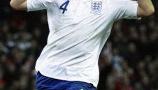 Фил Джоунс: Да бъда капитан на Англия ще е върхът в кариерата ми