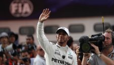 Хамилтън приятно изненадан от полпозишъна