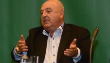 Чичо Венци за съдиите: Славия е стадо без кучета