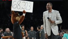 Рекорд! Над 68 000 гледаха на живо мач от НБА