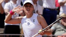 Швьонтек не даде сет и на Коко