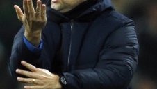 Бекенбауер вкарва в игра кандидат-треньор за Байерн