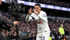 Защитници вкараха Тотнъм в топ 4 на Висшата лига