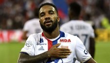 Лаказет ще изчака още малко преди да реши