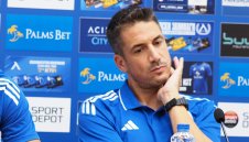 Дон Хулио се чуди за десния фланг на "синята" атака