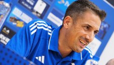 Веласкес внедрил младата испанка в Левски + СНИМКА