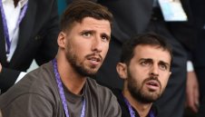 Секси мацка изригна срещу ас на Сити, след като бе изоставена (СНИМКИ)