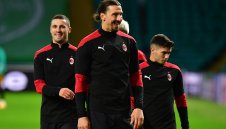 Дядо Коледа: Ибра радва съотборници с Playstation