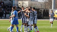 Локомотив (Пд) изпусна да бие Левски