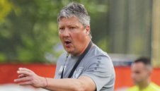 Любо Пенев свали шапка на Стилиян Петров