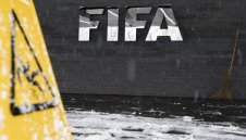 ФИФА към футболистите: Намалете си заплатите с 50% 