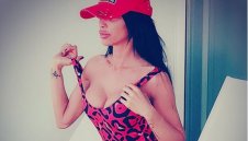 42-годишното "коте" на Валери Божинов се разсъблече + СНИМКИ