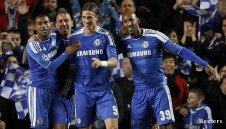 Петзвезден Челси срещу Генк, две специално за Торес