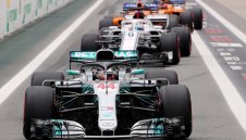 Хамилтън и Фетел на първа редица в Бразилия, засега