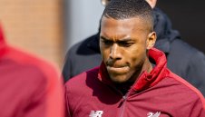 Има заповед за ареста на бивш нападател на Ливърпул и Челси