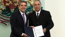 Стоичков получи почетен знак от президента + СНИМКИ