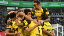 Дортмунд дръпна пред Байерн след трудна победа, Ройс герой срещу Волфсбург