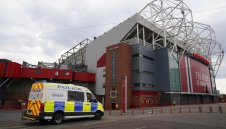 Борис Джонсън с тиха подкрепа за феновете на Юнайтед